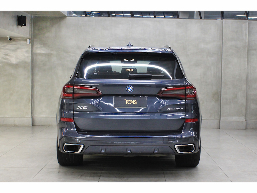 Foto do veículo BMW X5 3.0 I6 TURBO HÍBRIDO XDRIVE45E M SPORT AUTOMÁTICO 2022 41.000 KM 405.800,00