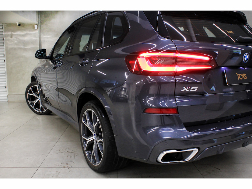 Foto do veículo BMW X5 3.0 I6 TURBO HÍBRIDO XDRIVE45E M SPORT AUTOMÁTICO 2022 41.000 KM 405.800,00