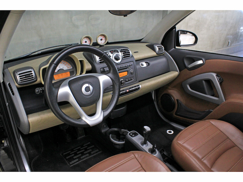 Foto do veículo SMART FORTWO 1.0 CABRIO 3 CILINDROS 12V GASOLINA 2P AUTOMÁTICO 2010 56.800 KM 79.800,00