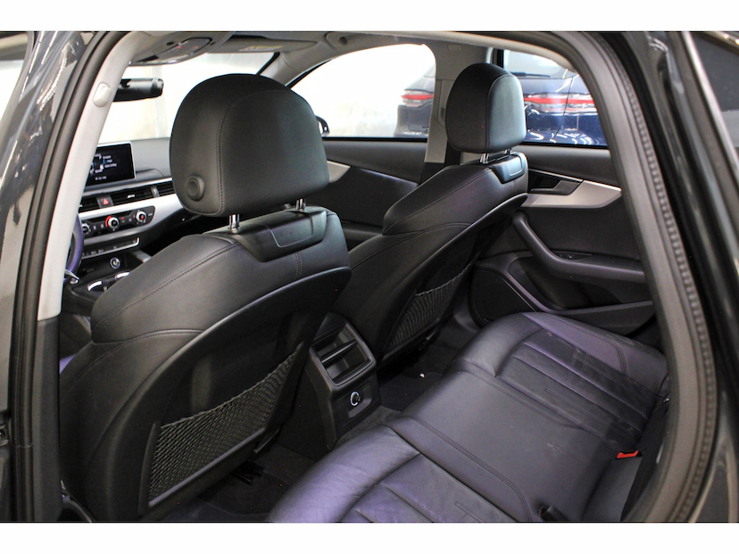 Foto do veículo AUDI A4 2.0 TFSI AMBIENTE GASOLINA 4P S TRONIC 2018 65.820 KM 128.800,00