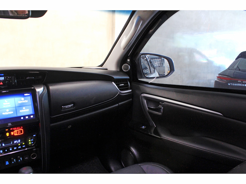 Foto do veículo TOYOTA HILUX SW4 2.8 D-4D TURBO DIESEL SRX PLATINUM 7L 4X4 AUTOMÁTICO 2025 11.300 KM 389.900,00