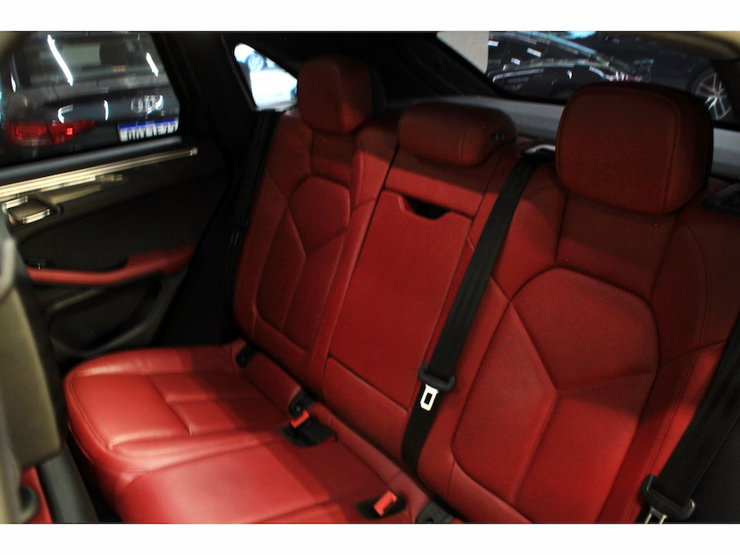 Foto do veículo PORSCHE MACAN 2.0 TURBO GASOLINA T PDK 2023 29.000 KM 449.800,00