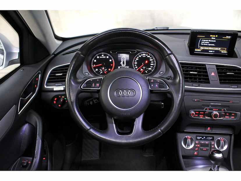 Foto do veículo AUDI Q3 2.0 TFSI AMBITION QUATTRO 4P GASOLINA S TRONIC 2015 90.400 KM 84.800,00