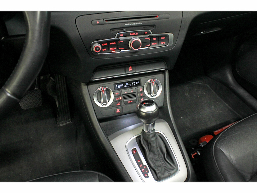 Foto do veículo AUDI Q3 2.0 TFSI AMBITION QUATTRO 4P GASOLINA S TRONIC 2015 90.400 KM 84.800,00