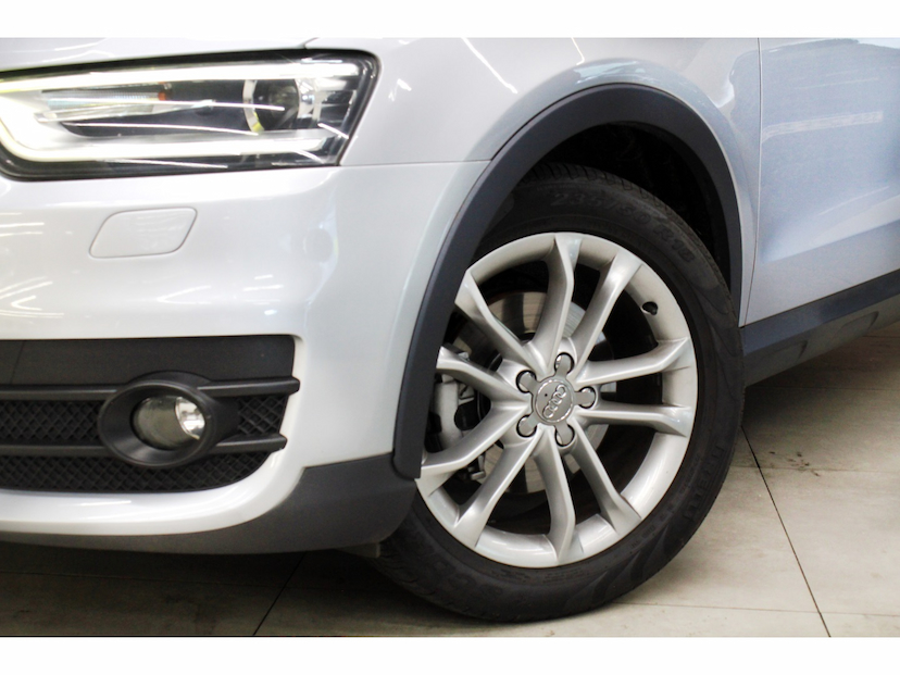 Foto do veículo AUDI Q3 2.0 TFSI AMBITION QUATTRO 4P GASOLINA S TRONIC 2015 90.400 KM 84.800,00