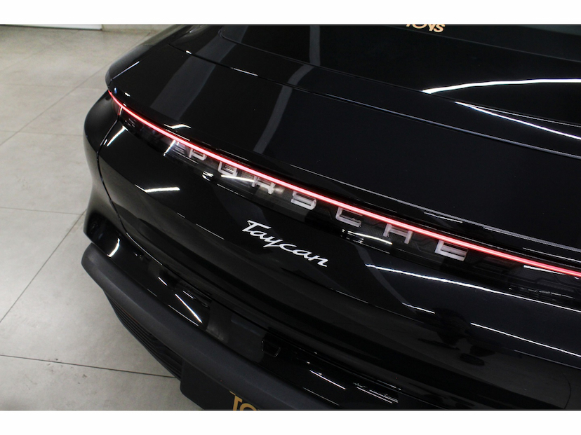 Foto do veículo PORSCHE TAYCAN ELÉTRICO 2022 15.400 KM 489.800,00