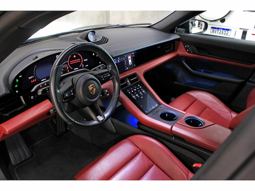 Foto do veículo PORSCHE TAYCAN ELÉTRICO 2022 15.400 KM 489.800,00