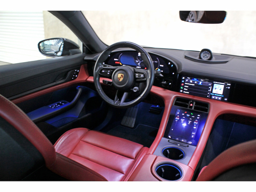 Foto do veículo PORSCHE TAYCAN ELÉTRICO 2022 15.400 KM 489.800,00