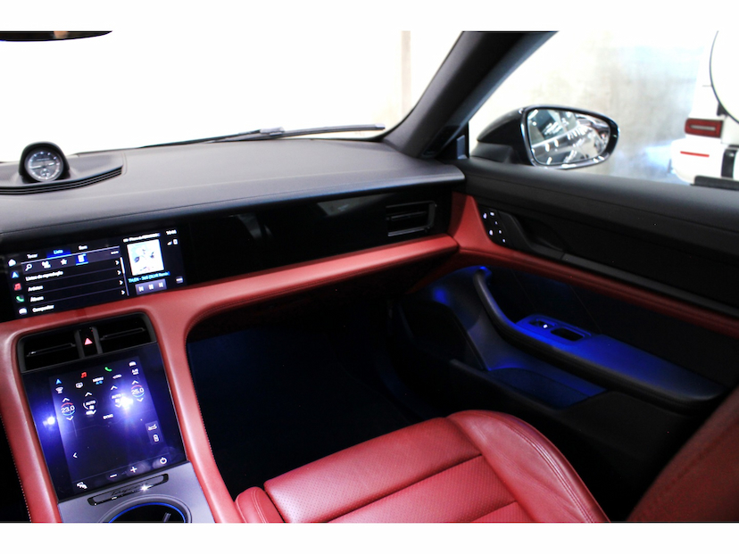 Foto do veículo PORSCHE TAYCAN ELÉTRICO 2022 15.400 KM 489.800,00