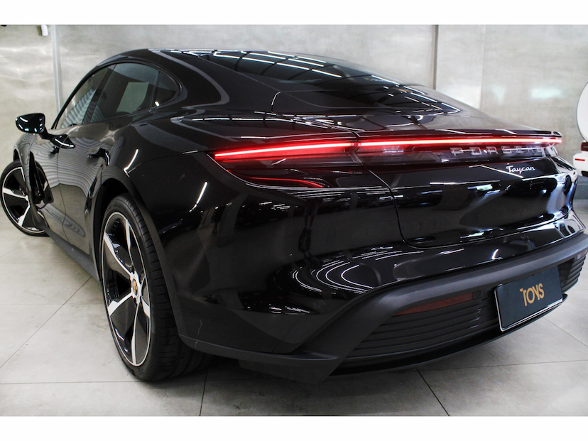 Foto do veículo PORSCHE TAYCAN ELÉTRICO 2022 15.400 KM 489.800,00