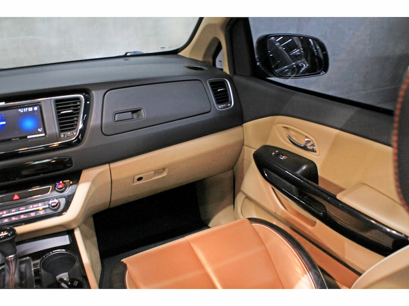 Foto do veículo KIA CARNIVAL 3.3 EX V6 24V GASOLINA 4P AUTOMATICO 2016 92.000 KM 195.800,00
