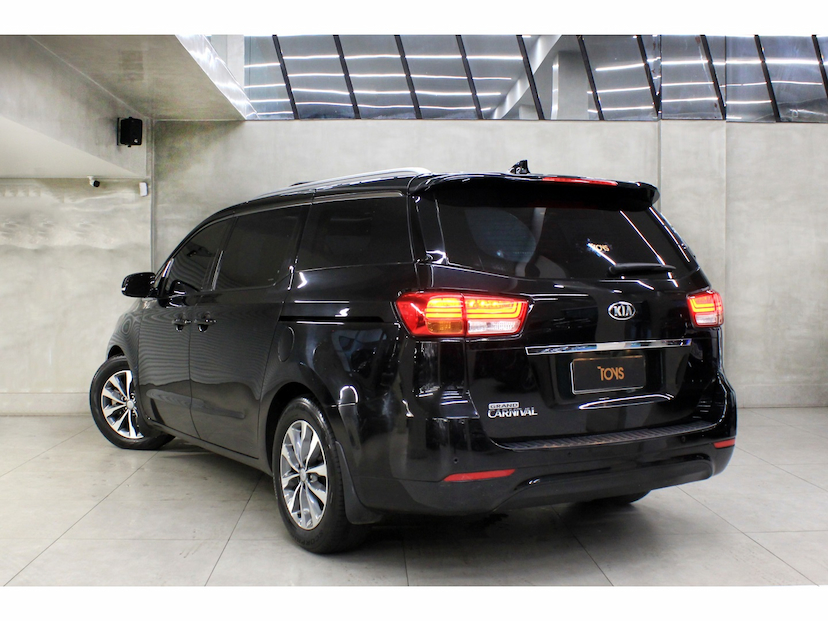 Foto do veículo KIA CARNIVAL 3.3 EX V6 24V GASOLINA 4P AUTOMATICO 2016 92.000 KM 195.800,00