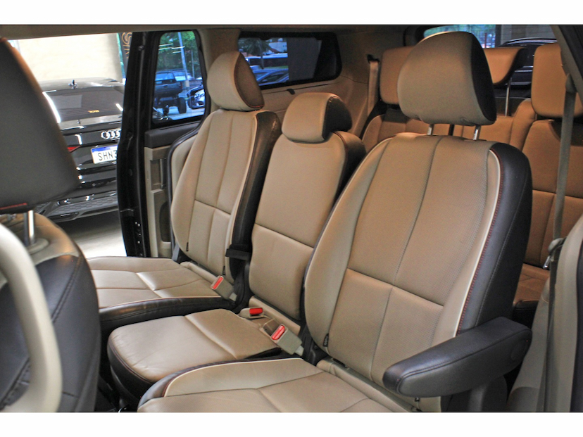 Foto do veículo KIA CARNIVAL 3.3 EX V6 24V GASOLINA 4P AUTOMATICO 2020 45.300 KM 265.800,00