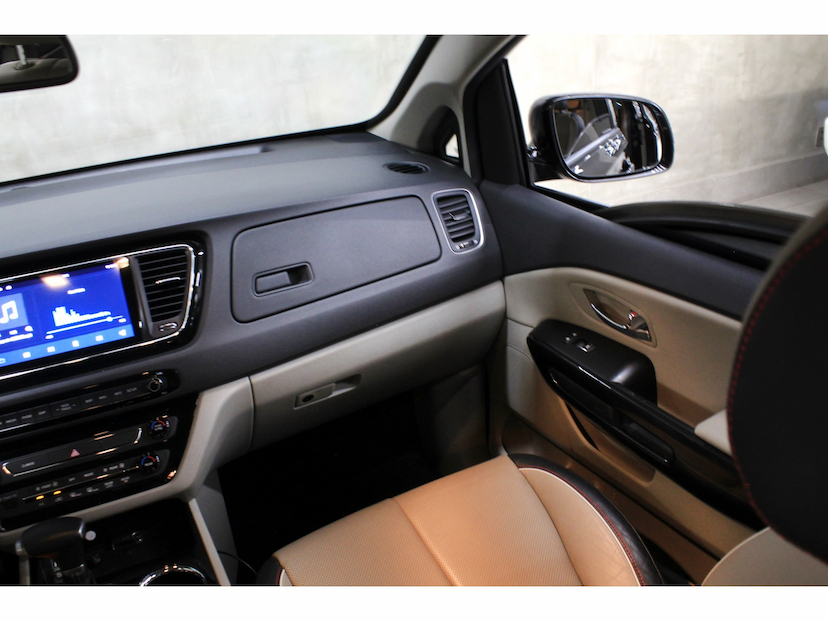 Foto do veículo KIA CARNIVAL 3.3 EX V6 24V GASOLINA 4P AUTOMATICO 2020 45.300 KM 265.800,00