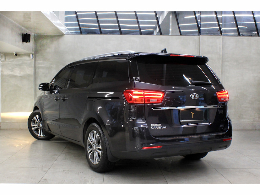 Foto do veículo KIA CARNIVAL 3.3 EX V6 24V GASOLINA 4P AUTOMATICO 2020 45.300 KM 265.800,00