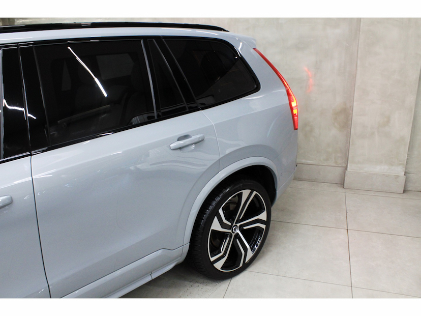Foto do veículo VOLVO XC90 2.0 T8 RECHARGE ULTIMATE DARK AWD GEARTRONIC 2024 33.500 KM 477.800,00