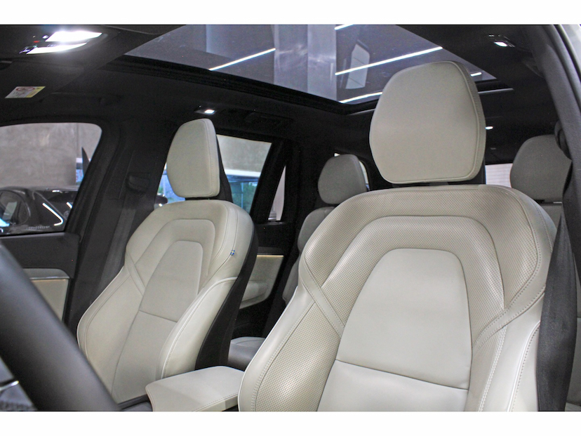 Foto do veículo VOLVO XC90 2.0 T8 RECHARGE ULTIMATE DARK AWD GEARTRONIC 2024 33.500 KM 477.800,00