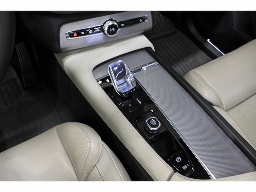 Foto do veículo VOLVO XC90 2.0 T8 RECHARGE ULTIMATE DARK AWD GEARTRONIC 2024 33.500 KM 477.800,00