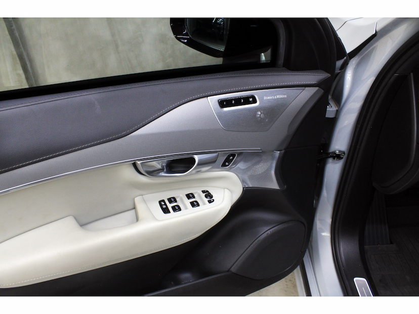 Foto do veículo VOLVO XC90 2.0 T8 RECHARGE ULTIMATE DARK AWD GEARTRONIC 2024 33.500 KM 477.800,00