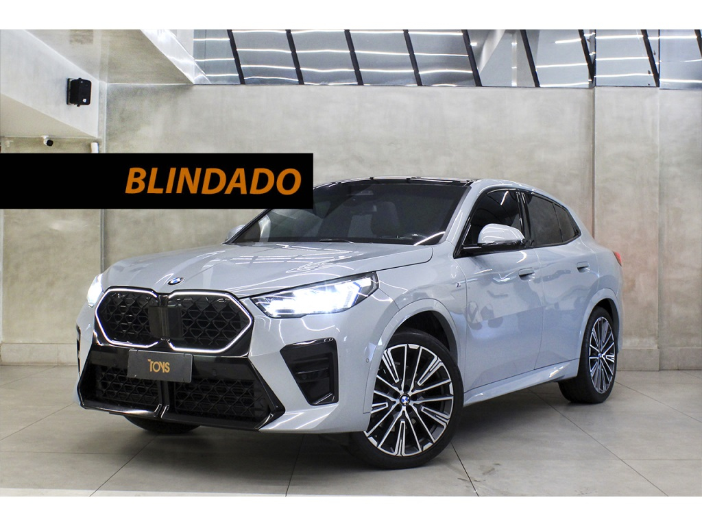 Foto do veículo BMW X2 2.0 TURBO GASOLINA XDRIVE20I M SPORT STEPTRONIC 2024/2025 40.600 KM R$ 377.800,00