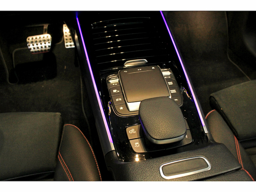 Foto do veículo MERCEDES-BENZ GLB 35 AMG 2.0 CGI GASOLINA 4MATIC SPEEDSHIFT 2022 23.202 KM 317.800,00