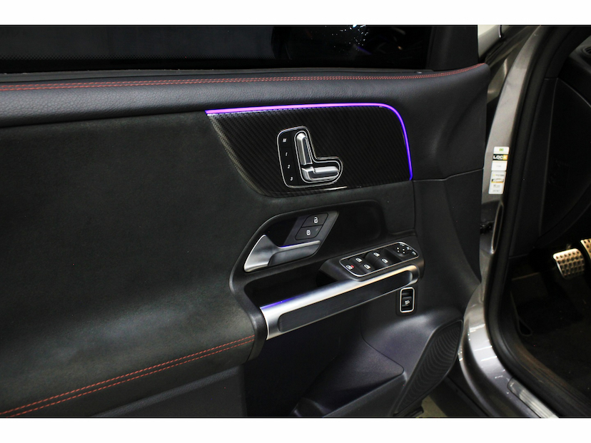 Foto do veículo MERCEDES-BENZ GLB 35 AMG 2.0 CGI GASOLINA 4MATIC SPEEDSHIFT 2022 23.202 KM 317.800,00