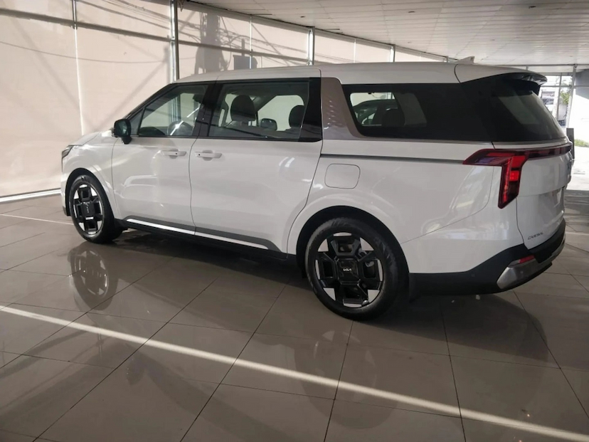 Foto do veículo KIA CARNIVAL 3.5 V6 GASOLINA EX AUTOMATICO 2025 0 KM 755.790,00