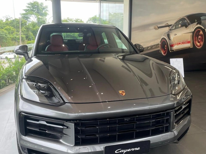 Foto do veículo PORSCHE CAYENNE 3.0 V6 S E-HYBRID AWD TIPTRONIC S 2024 0 KM 980.890,00