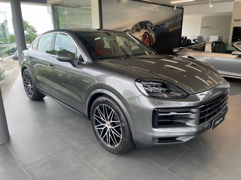 Foto do veículo PORSCHE CAYENNE 3.0 V6 S E-HYBRID AWD TIPTRONIC S 2024 0 KM 980.890,00