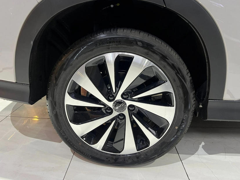 Foto do veículo BYD SONG PLUS PREMIUM 1.5 DM-I TURBO HÍBRIDO AWD AUTOMÁTICO 2026 0 KM 269.500,00