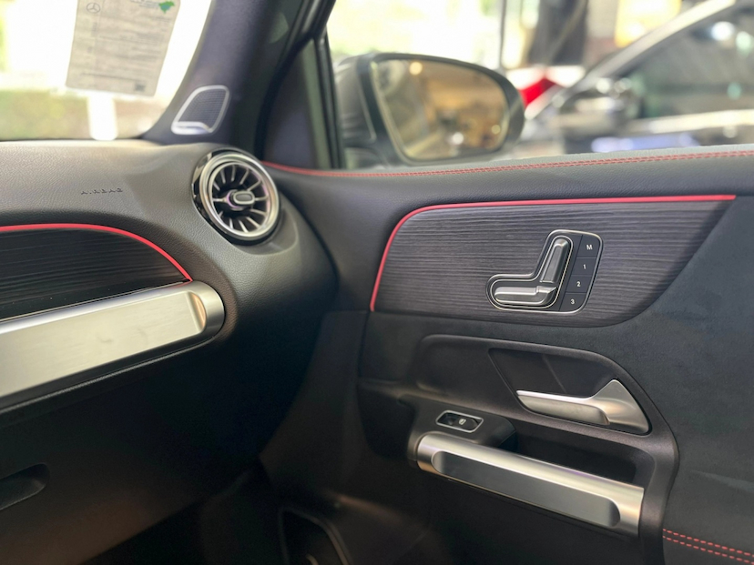Foto do veículo MERCEDES-BENZ GLB 220 2.0 MHEV AMG LINE 4MATIC 8G-DCT 2025 0 KM 384.790,00