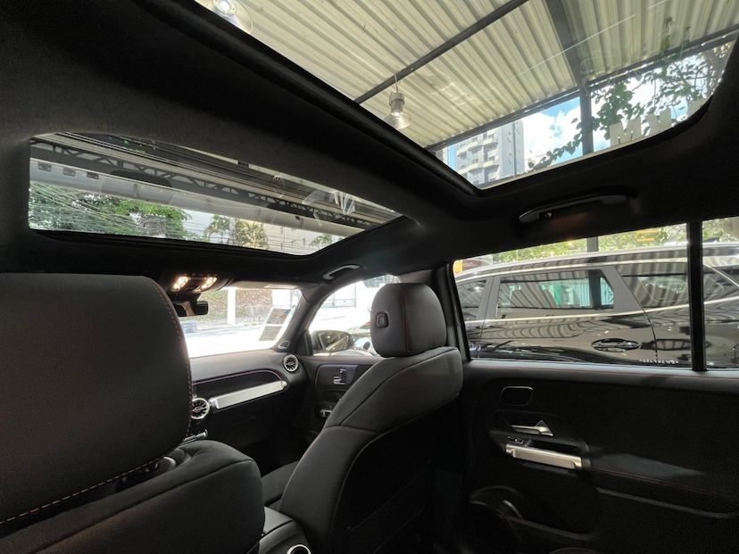 Foto do veículo MERCEDES-BENZ GLB 220 2.0 MHEV AMG LINE 4MATIC 8G-DCT 2025 0 KM 384.790,00