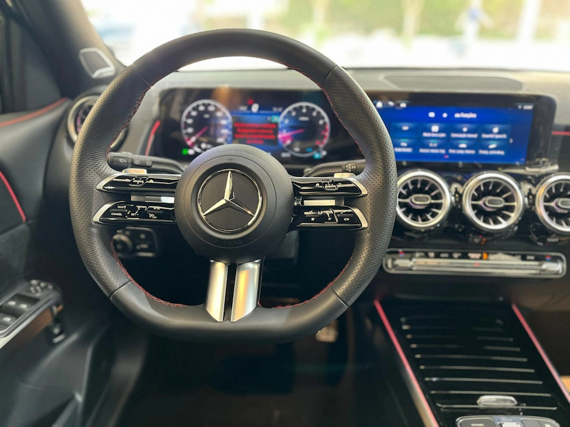 Foto do veículo MERCEDES-BENZ GLB 220 2.0 MHEV AMG LINE 4MATIC 8G-DCT 2025 0 KM 384.790,00