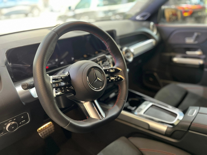 Foto do veículo MERCEDES-BENZ GLB 220 2.0 MHEV AMG LINE 4MATIC 8G-DCT 2025 0 KM 384.790,00