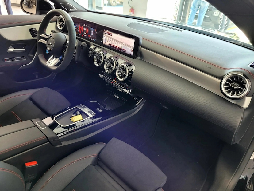 Foto do veículo MERCEDES-BENZ CLA 45 AMG 2.0 CGI GASOLINA S 4MATIC SPEEDSHIFT 2025 0 KM 628.900,00