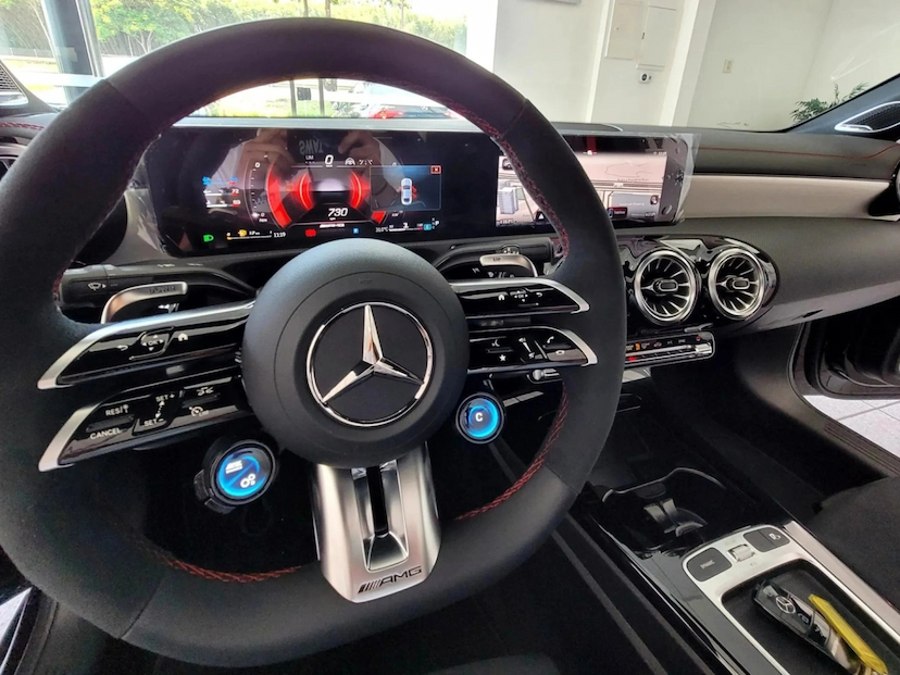Foto do veículo MERCEDES-BENZ CLA 45 AMG 2.0 CGI GASOLINA S 4MATIC SPEEDSHIFT 2025 0 KM 628.900,00