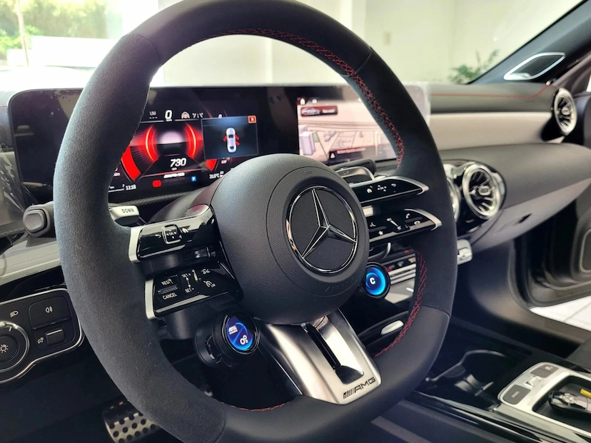 Foto do veículo MERCEDES-BENZ CLA 45 AMG 2.0 CGI GASOLINA S 4MATIC SPEEDSHIFT 2025 0 KM 628.900,00