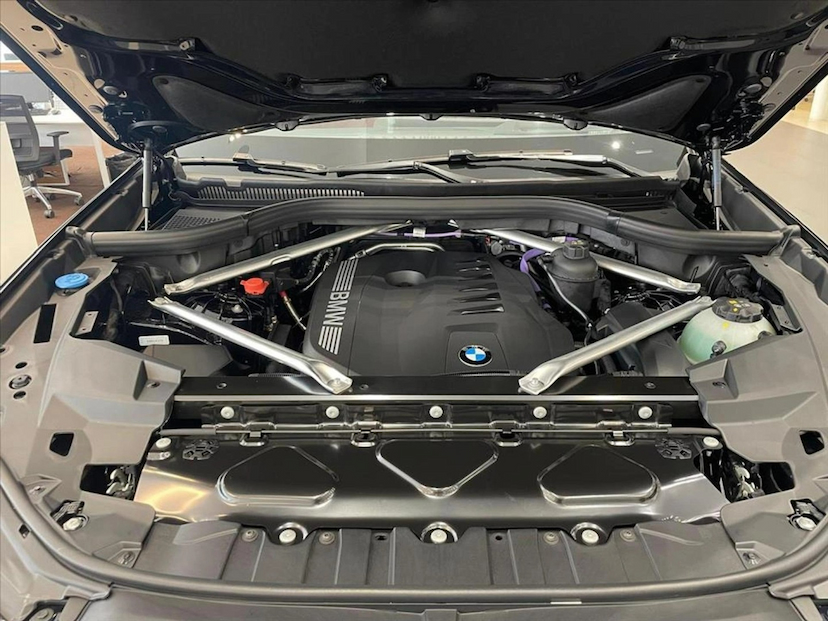 Foto do veículo BMW X6 3.0 TWINPOWER GASOLINA XDRIVE40I M SPORT AUTOMÁTICO 2026 0 KM 839.900,00