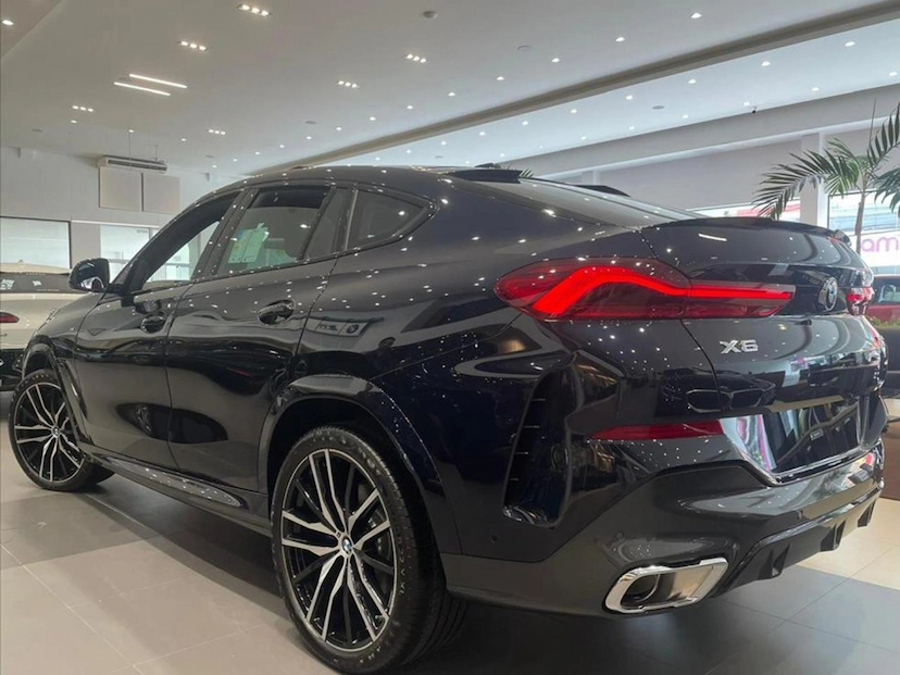 Foto do veículo BMW X6 3.0 TWINPOWER GASOLINA XDRIVE40I M SPORT AUTOMÁTICO 2026 0 KM 839.900,00