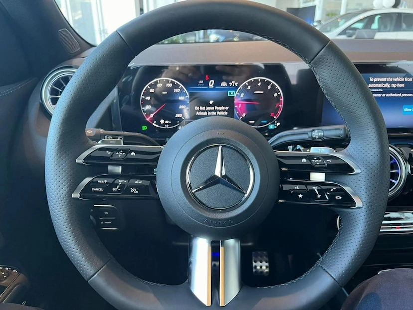 Foto do veículo MERCEDES-BENZ GLA 200 1.3 MHEV AMG LINE 7G-DCT 2026 0 KM 361.777,00