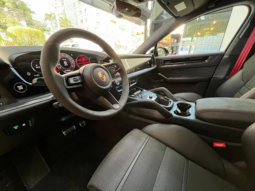 Foto do veículo PORSCHE CAYENNE 4.0 V8 GASOLINA GTS COUPÉ AWD TIPTRONIC S 2025 0 KM 1.149.777,00