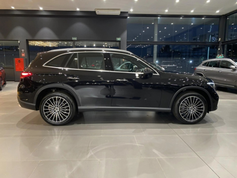 Foto do veículo MERCEDES-BENZ GLC 300 2.0 MHEV AMG LINE 4MATIC 9G-TRONIC 2026 0 KM 509.900,00