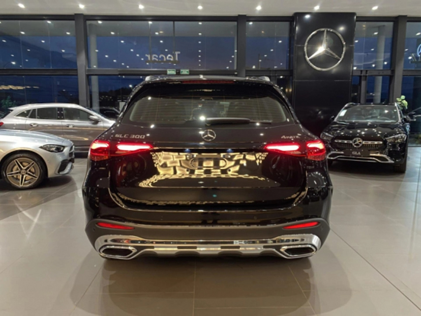 Foto do veículo MERCEDES-BENZ GLC 300 2.0 MHEV AMG LINE 4MATIC 9G-TRONIC 2026 0 KM 509.900,00