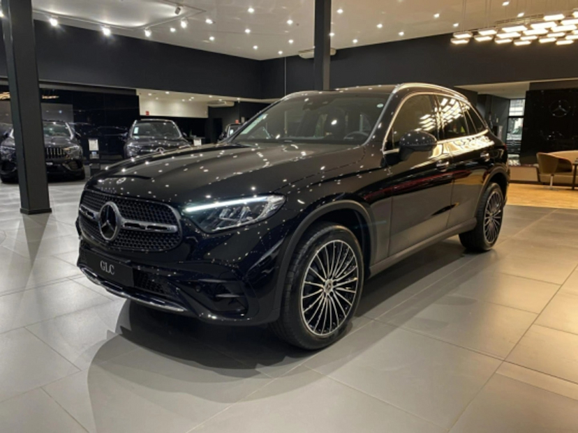 Foto do veículo MERCEDES-BENZ GLC 300 2.0 MHEV AMG LINE 4MATIC 9G-TRONIC 2026 0 KM 509.900,00