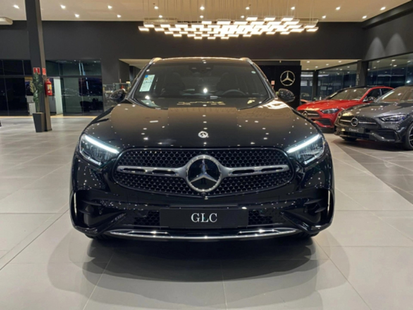 Foto do veículo MERCEDES-BENZ GLC 300 2.0 MHEV AMG LINE 4MATIC 9G-TRONIC 2026 0 KM 509.900,00