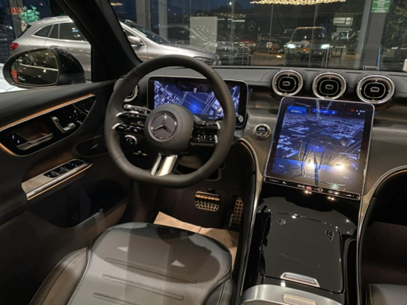 Foto do veículo MERCEDES-BENZ GLC 300 2.0 MHEV AMG LINE 4MATIC 9G-TRONIC 2026 0 KM 509.900,00