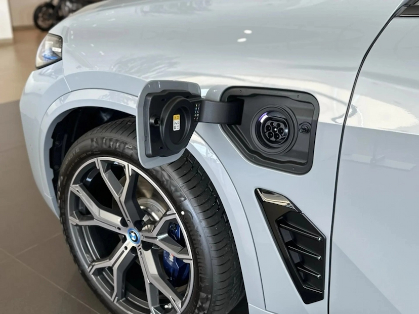 Foto do veículo BMW X5 3.0 I6 TURBO HÍBRIDO XDRIVE50E M SPORT AUTOMÁTICO 2026 0 KM 799.900,00