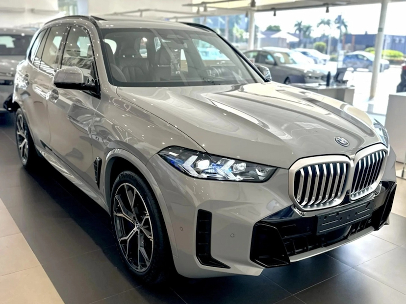 Foto do veículo BMW X5 3.0 I6 TURBO HÍBRIDO XDRIVE50E M SPORT AUTOMÁTICO 2026 0 KM 799.900,00