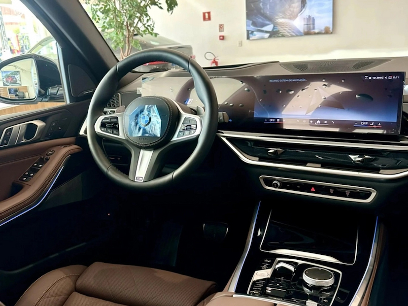 Foto do veículo BMW X5 3.0 I6 TURBO HÍBRIDO XDRIVE50E M SPORT AUTOMÁTICO 2026 0 KM 799.900,00