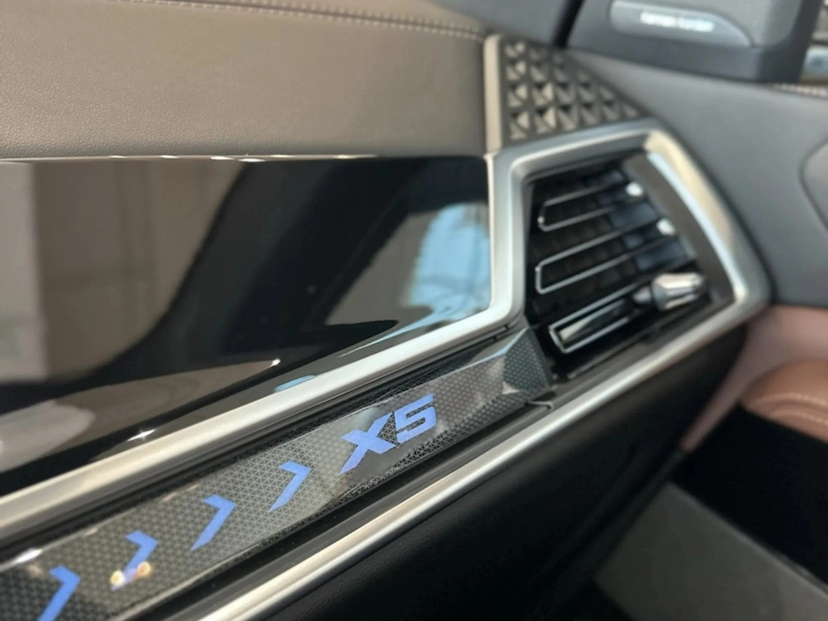 Foto do veículo BMW X5 3.0 I6 TURBO HÍBRIDO XDRIVE50E M SPORT AUTOMÁTICO 2026 0 KM 799.900,00